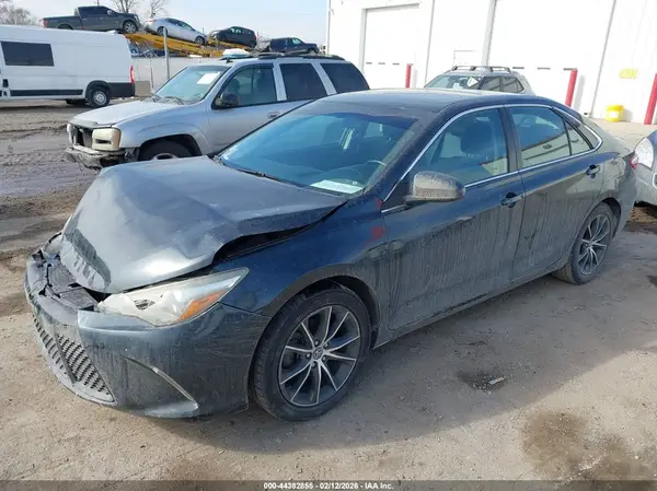 4T1BF1FK1GU225032 2016 TOYOTA CAMRY - Image 2