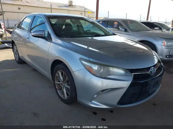 4T1BF1FK1GU226049 2016 TOYOTA CAMRY - Image 1