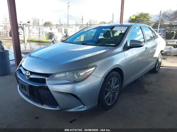 4T1BF1FK1GU226049 2016 TOYOTA CAMRY - Image 2