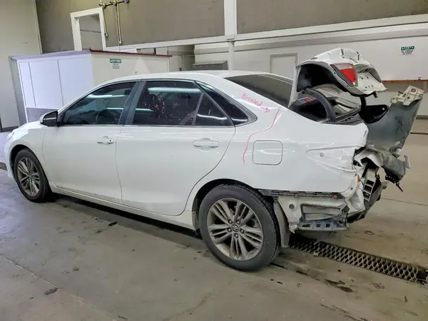 4T1BF1FK1GU227475 2016 TOYOTA CAMRY - Image 2