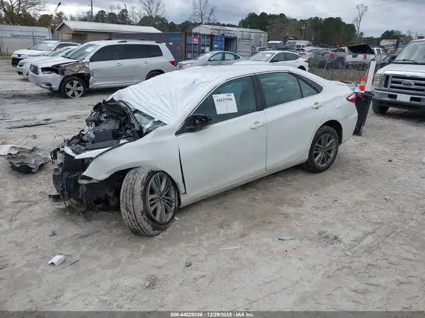 4T1BF1FK1GU228495 2016 TOYOTA CAMRY - Image 2