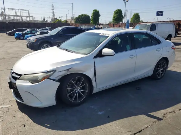 4T1BF1FK1GU230523 2016 TOYOTA CAMRY - Image 1