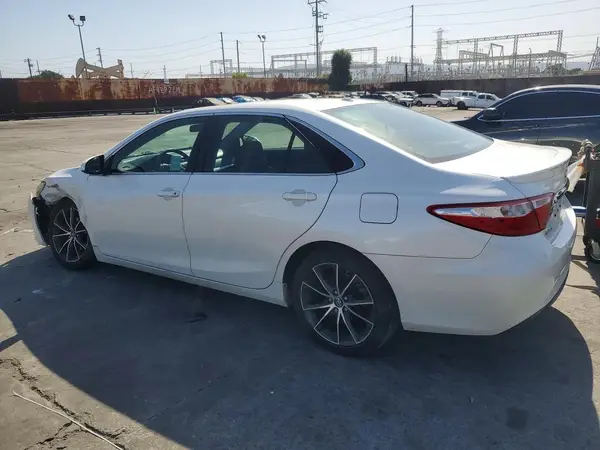 4T1BF1FK1GU230523 2016 TOYOTA CAMRY - Image 2
