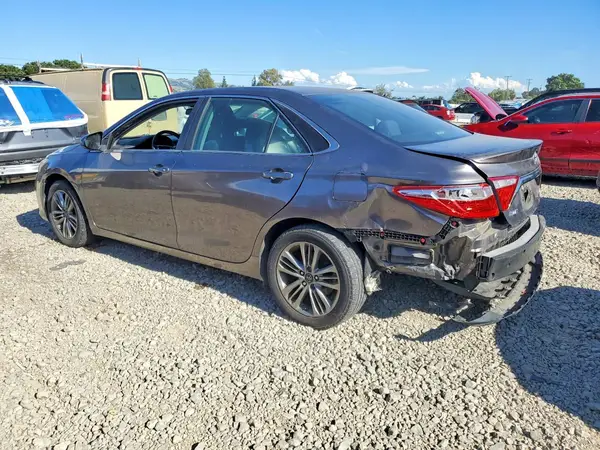 4T1BF1FK1GU231882 2016 TOYOTA CAMRY - Image 2