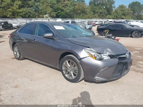 4T1BF1FK1GU231977 2016 TOYOTA CAMRY - Image 1