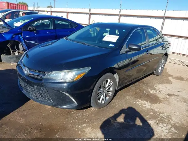 4T1BF1FK1GU232059 2016 TOYOTA CAMRY - Image 2