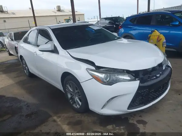 4T1BF1FK1GU236077 2016 TOYOTA CAMRY - Image 1