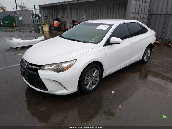 4T1BF1FK1GU236581 2016 TOYOTA CAMRY - Image 2
