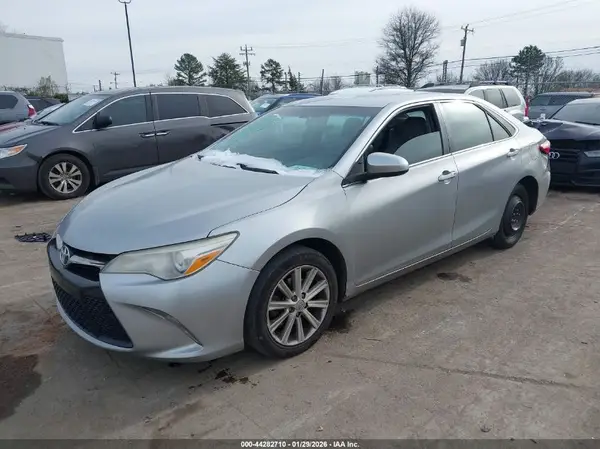 4T1BF1FK1GU239223 2016 TOYOTA CAMRY - Image 2