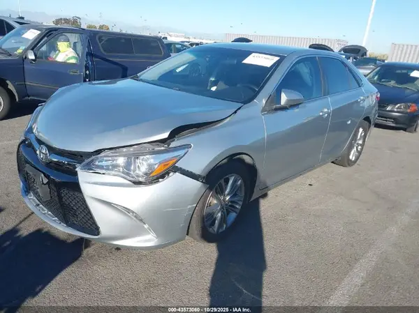 4T1BF1FK1GU240663 2016 TOYOTA CAMRY - Image 2
