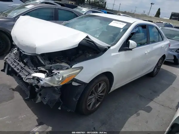 4T1BF1FK1GU243854 2016 TOYOTA CAMRY - Image 2