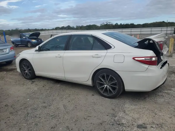 4T1BF1FK1GU244048 2016 TOYOTA CAMRY - Image 2