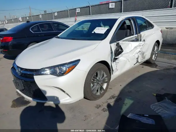 4T1BF1FK1GU244213 2016 TOYOTA CAMRY - Image 2