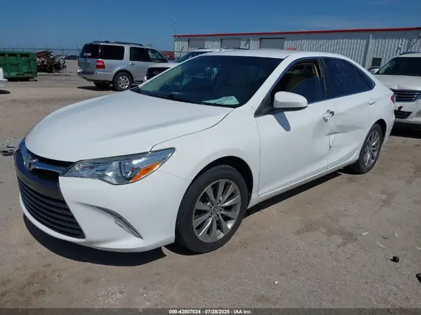 4T1BF1FK1GU245913 2016 TOYOTA CAMRY - Image 2