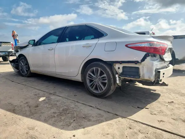 4T1BF1FK1GU245992 2016 TOYOTA CAMRY - Image 2