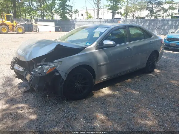 4T1BF1FK1GU246785 2016 TOYOTA CAMRY - Image 2