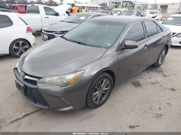 4T1BF1FK1GU250108 2016 TOYOTA CAMRY - Image 2