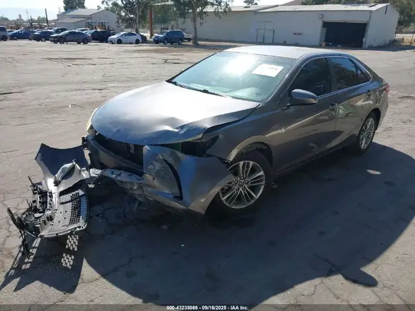 4T1BF1FK1GU256233 2016 TOYOTA CAMRY - Image 2
