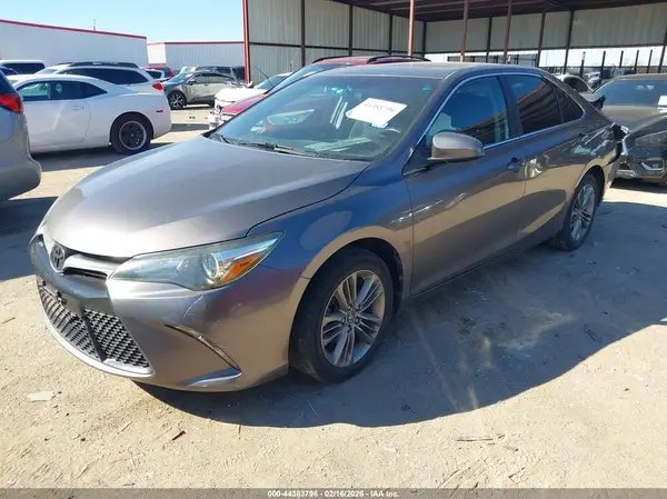 4T1BF1FK1GU256734 2016 TOYOTA CAMRY - Image 2
