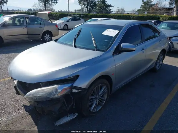 4T1BF1FK1GU257995 2016 TOYOTA CAMRY - Image 2