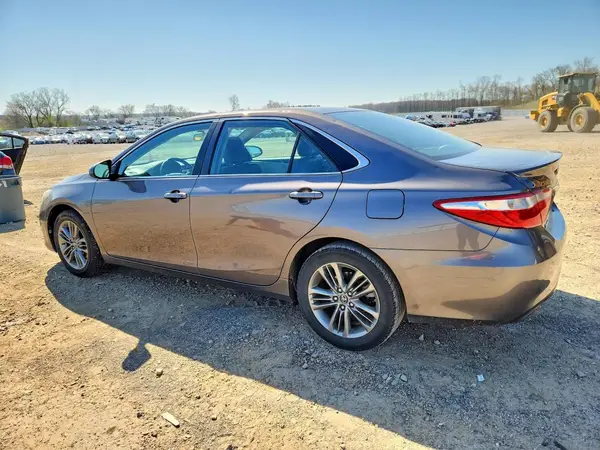 4T1BF1FK1GU258841 2016 TOYOTA CAMRY - Image 2