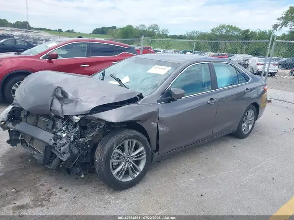 4T1BF1FK1GU258869 2016 TOYOTA CAMRY - Image 2