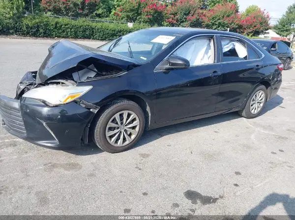 4T1BF1FK1GU262033 2016 TOYOTA CAMRY - Image 2