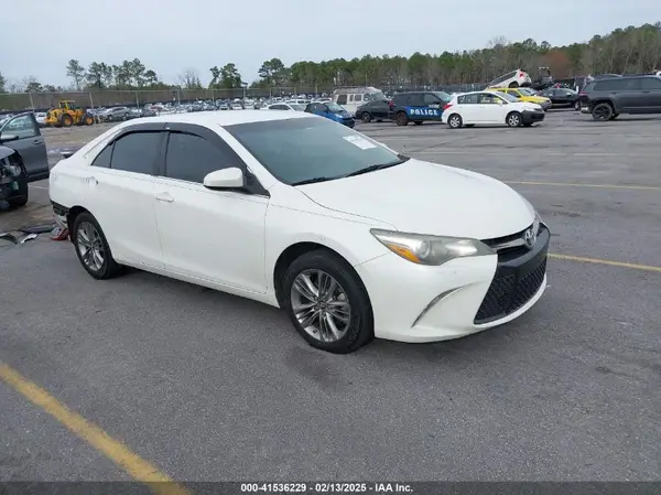 4T1BF1FK1GU262808 2016 TOYOTA CAMRY - Image 1