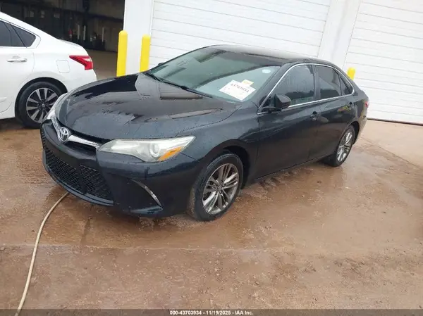 4T1BF1FK1GU263294 2016 TOYOTA CAMRY - Image 2