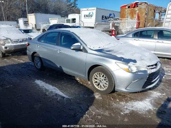4T1BF1FK1GU264669 2016 TOYOTA CAMRY - Image 1