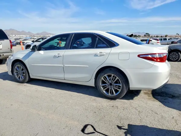 4T1BF1FK1GU265756 2016 TOYOTA CAMRY - Image 2