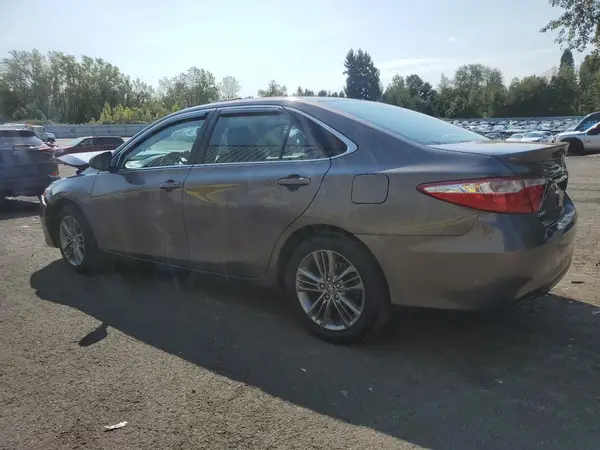 4T1BF1FK1GU267068 2016 TOYOTA CAMRY - Image 2
