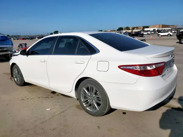 4T1BF1FK1GU267328 2016 TOYOTA CAMRY - Image 2