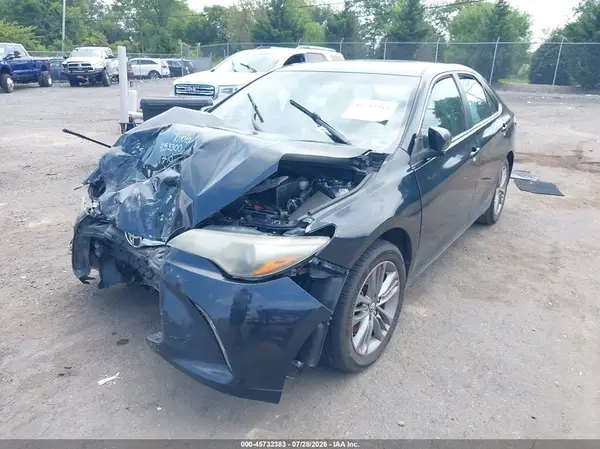 4T1BF1FK1GU267359 2016 TOYOTA CAMRY - Image 2