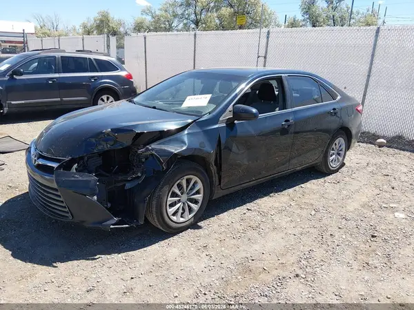 4T1BF1FK1GU500656 2016 TOYOTA CAMRY - Image 2