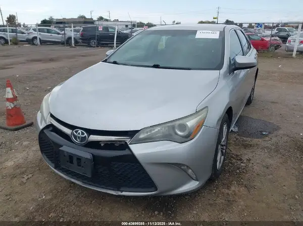 4T1BF1FK1GU500852 2016 TOYOTA CAMRY - Image 2