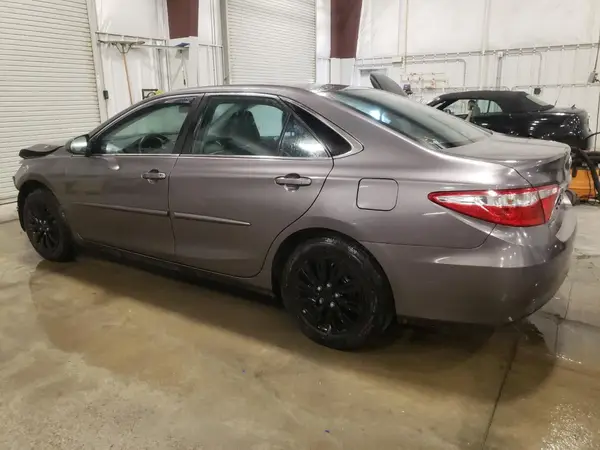4T1BF1FK1GU500995 2016 TOYOTA CAMRY - Image 2