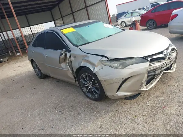 4T1BF1FK1GU501273 2016 TOYOTA CAMRY - Image 1