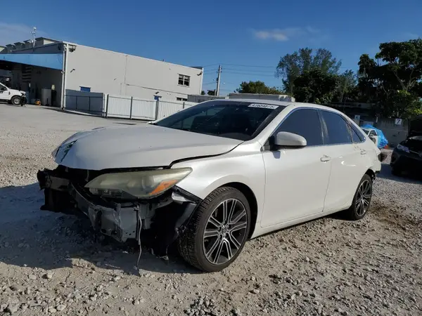 4T1BF1FK1GU501869 2016 TOYOTA CAMRY - Image 1