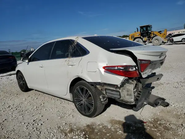 4T1BF1FK1GU501869 2016 TOYOTA CAMRY - Image 2