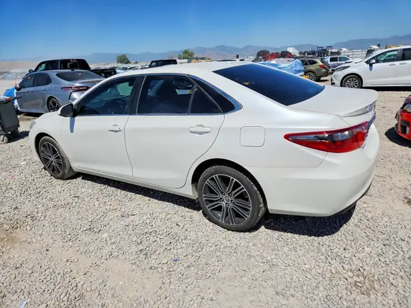 4T1BF1FK1GU503749 2016 TOYOTA CAMRY - Image 2