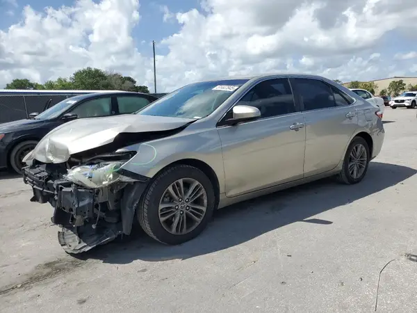 4T1BF1FK1GU504268 2016 TOYOTA CAMRY - Image 1