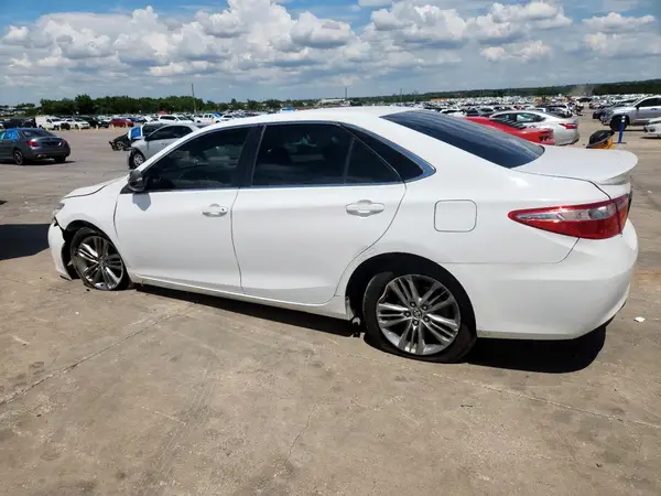 4T1BF1FK1GU504612 2016 TOYOTA CAMRY - Image 2
