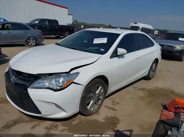 4T1BF1FK1GU504643 2016 TOYOTA CAMRY - Image 2