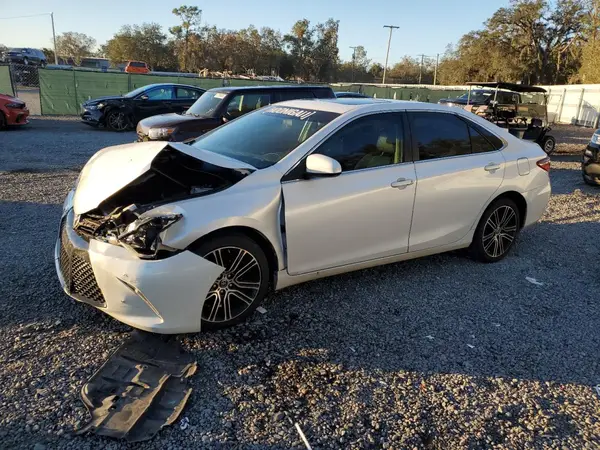 4T1BF1FK1GU504724 2016 TOYOTA CAMRY - Image 1