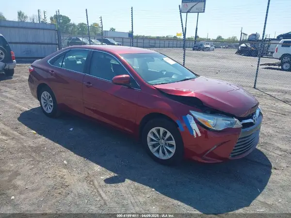4T1BF1FK1GU506974 2016 TOYOTA CAMRY - Image 1