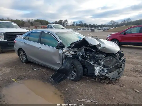 4T1BF1FK1GU507025 2016 TOYOTA CAMRY - Image 1