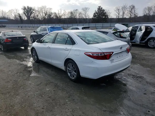 4T1BF1FK1GU507123 2016 TOYOTA CAMRY - Image 2