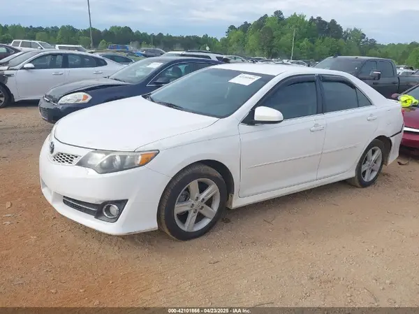 4T1BF1FK1GU507137 2016 TOYOTA CAMRY - Image 2