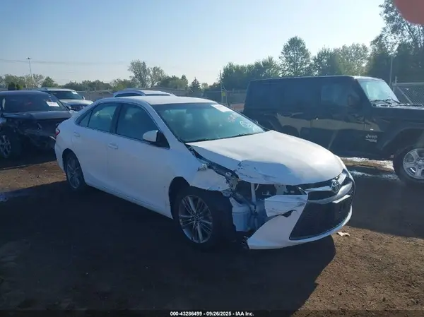 4T1BF1FK1GU507333 2016 TOYOTA CAMRY - Image 1